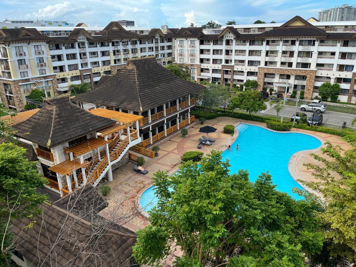 Modern 2Br Condo Near Sm With Free Parking Pool Wifi And Netflix Davao Exterior foto